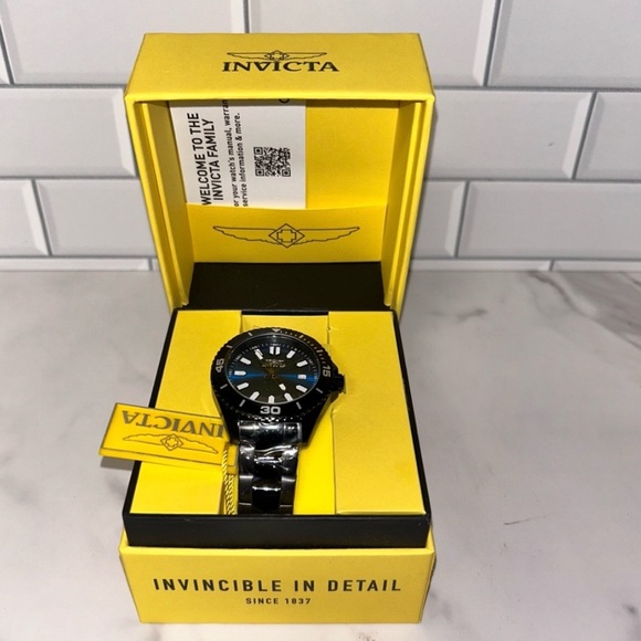 Pro Diver Men
Model 46320 - Men's Watch Quartz - Picture 1 of 7